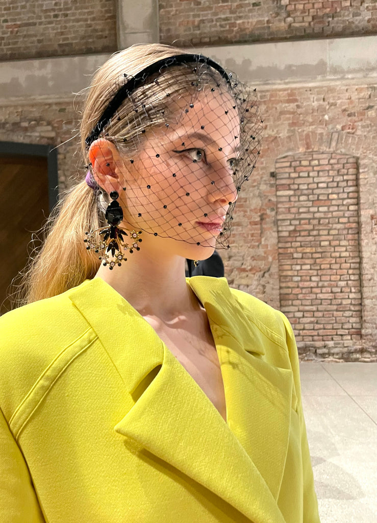 Bold floral statement earrings crafted with Balck Austrian crystals and gold tone finish. Inspired by blooming paradise gardens.
Handcrafted luxury jewelry by Sildare 