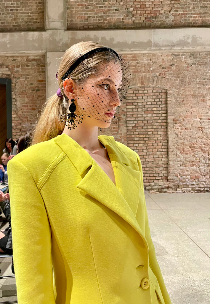 Bold floral statement earrings crafted with Balck Austrian crystals and gold tone finish. Inspired by blooming paradise gardens.
Handcrafted luxury jewelry by Sildare 