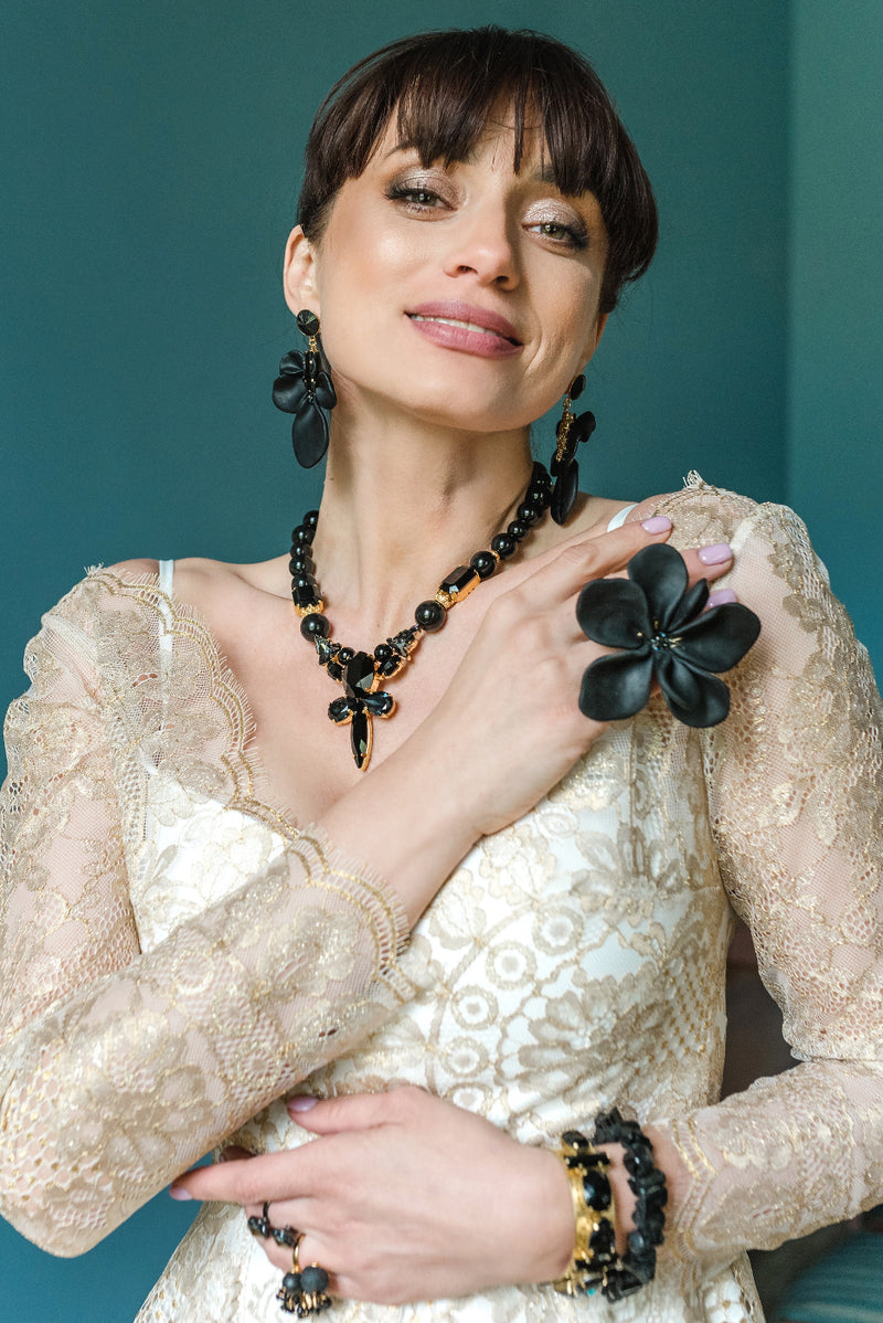 SILDARE Jewelry a black and gold Baroque style necklace with a gold-plated Buddha pendant and black Austrian pearls.