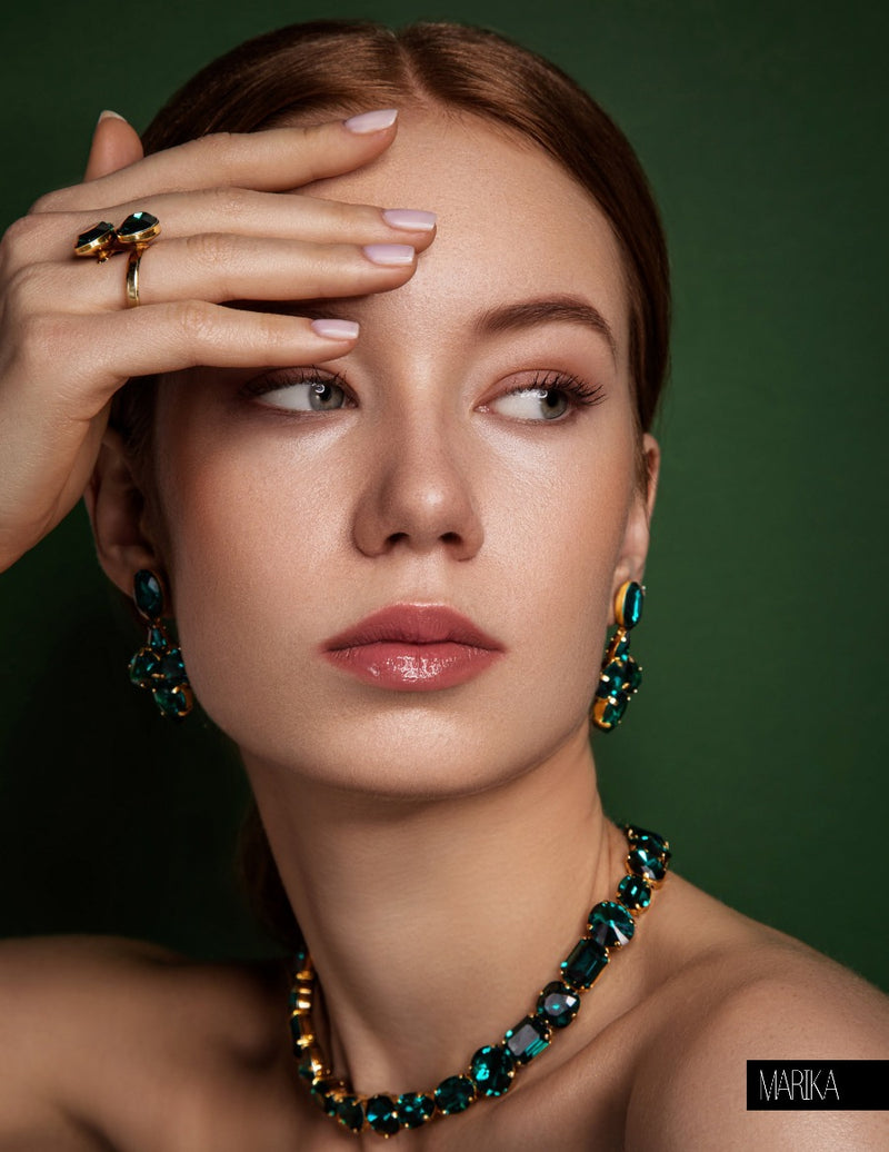 Handcrafted NOIRE de SILDARE Jewelry necklace with elegant emerald green composition