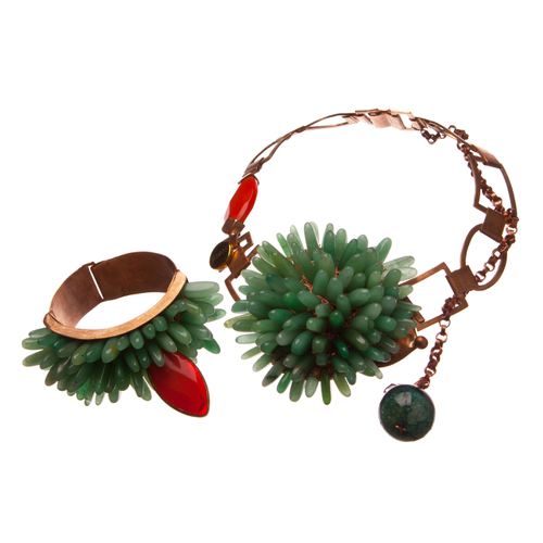 Bronze necklace with a floral hedgehog with an appel and date pendant featuring green, orange nephritis gemstone in bronze. Jewelry set- necklace and bracelet – part of the Paradise Floral collection by Sildare Jewelry.