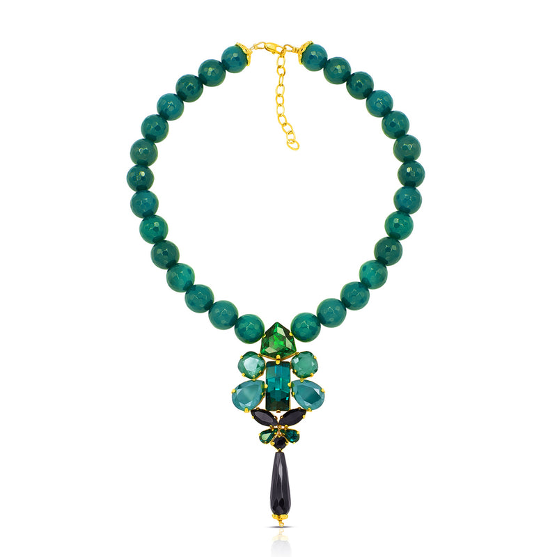 Emerald green crystal 24‑carat gold‑plated necklace with natural agate and high‑precision Austrian crystals — bold contrast, deep green tones, quiet elegance, refined feminine strength; perfect for weddings, evening events, party outfits, and elevated night‑out looks; handcrafted one‑of‑a‑kind jewelry by SILDARE Jewelry